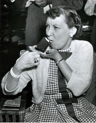 Mamie Eisenhower enjoys an ice cream bar outdoors